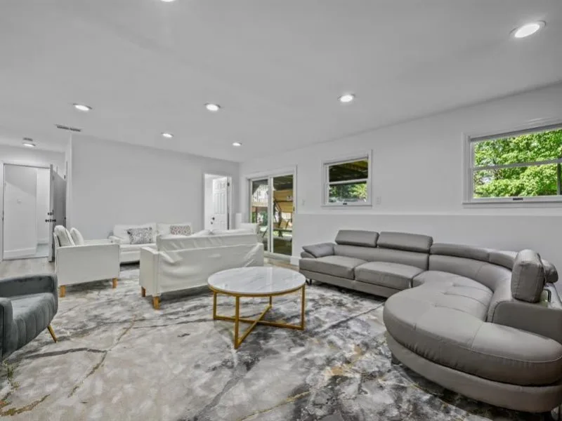 Blooming Villa, Jacuzzi, Park, 6 Master Suites - Monroe, NY