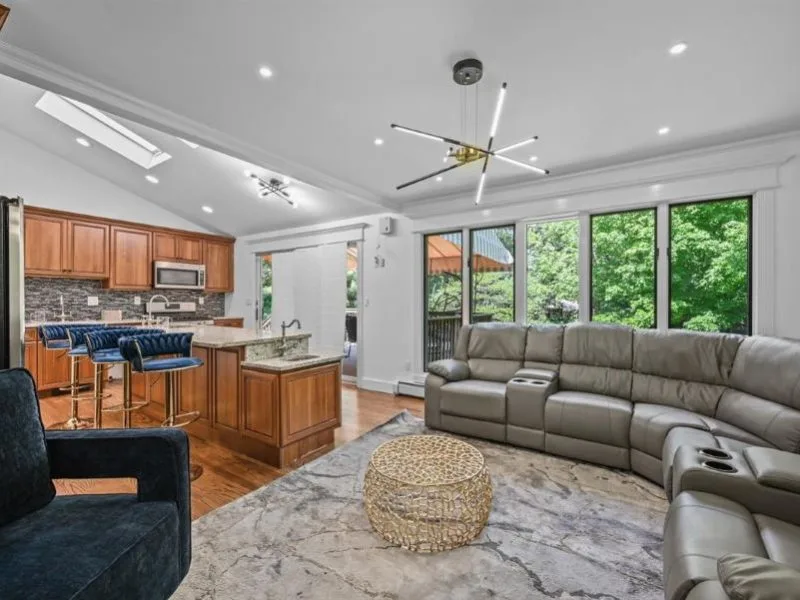 Blooming Villa, Jacuzzi, Park, 6 Master Suites - Monroe, NY