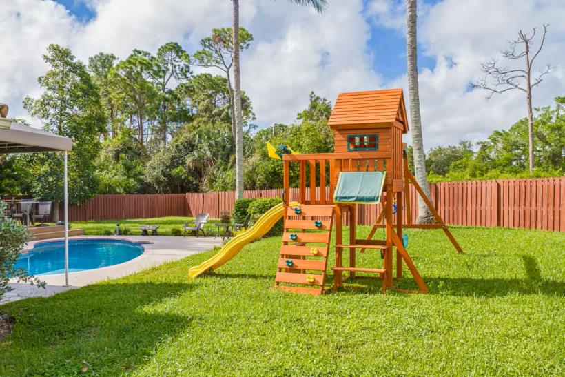 Kosher villa in Boca Raton with private pool and family amenities