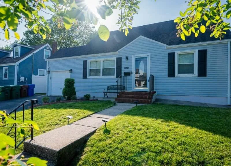 Crown Prince Villa, Heated Pool - Linden, NJ