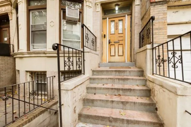 3 Bedroom Apartment in Heart of CH w' Porch