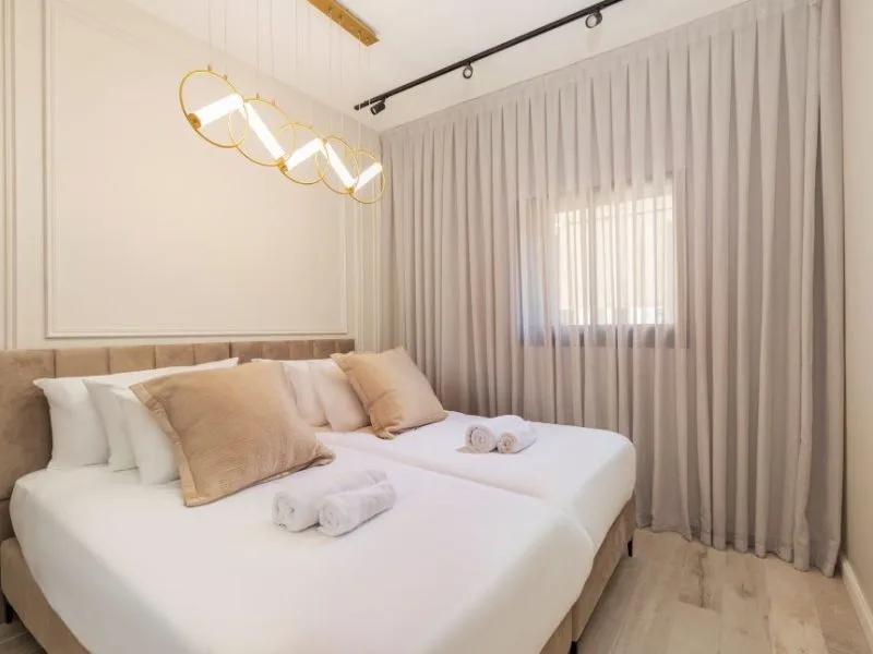 Beautiful Condo, Large Deck, 5 Bdrm - Jerusalem Estates