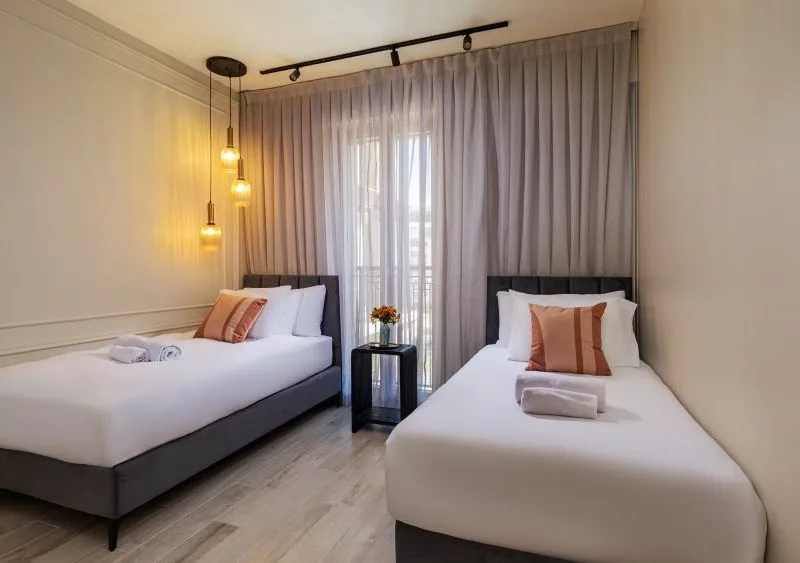 Beautiful Condo, Large Deck, 5 Bdrm - Jerusalem Estates