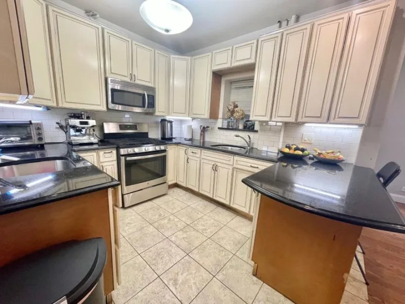 7-Bdrm on Eastern Pkwy, Same Block as 770 - Crown Heights, NY