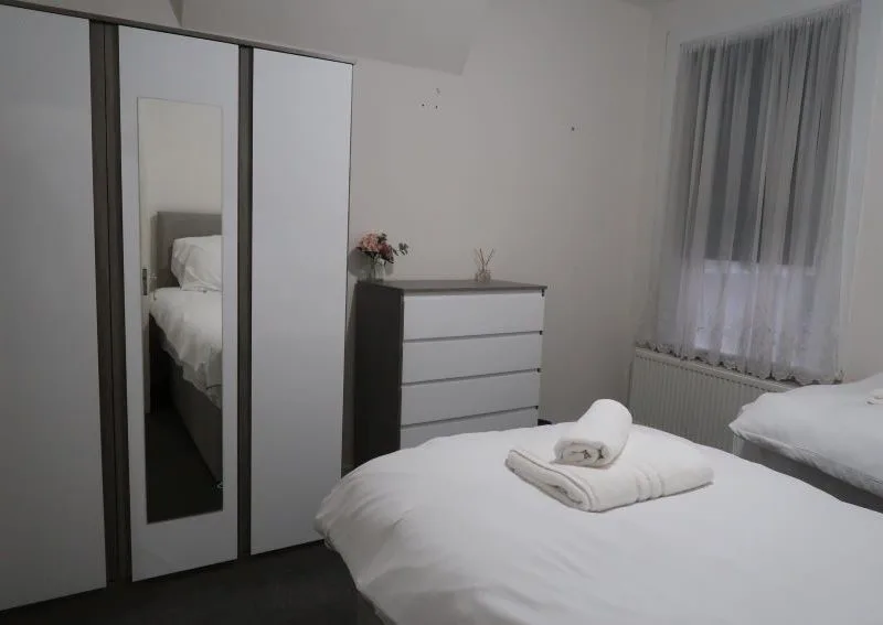 Flat in the Eiruv on Ravensdale Rd - Stamford Hill, London UK.
