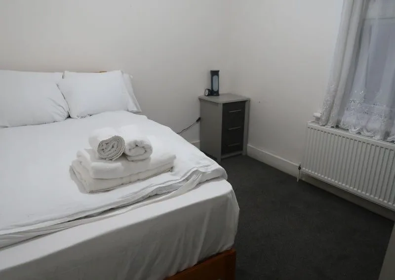 Flat in the Eiruv on Ravensdale Rd - Stamford Hill, London UK.