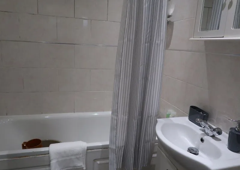 Flat in the Eiruv on Ravensdale Rd - Stamford Hill, London UK.