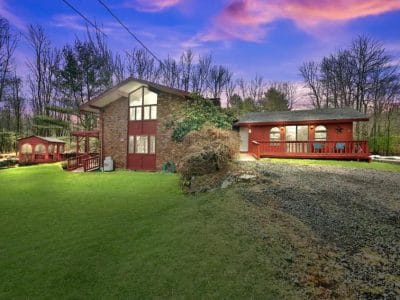 Sunset Villa, 2 Acres of Serenity, Hottub, Volleyball - Catskills. Monticello NY