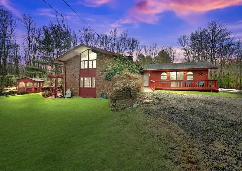 Sunset Villa, 2 Acres, Hottub - Catskills, Monticello NY
