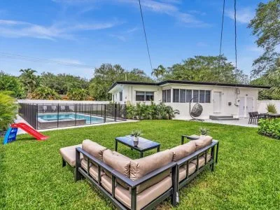 Glades Villa, Pool Hottub - North Miami Beach, Florida