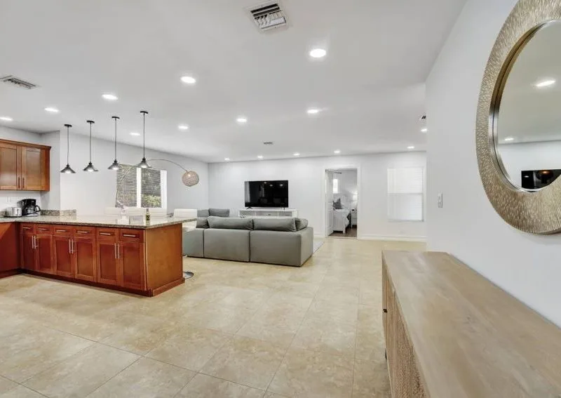 Villa Luxe, Saltwater Pool - Boca Raton, Florida