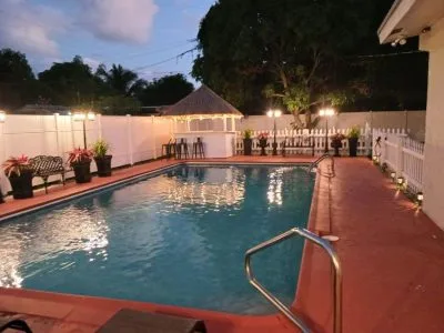 Tropical Villa, Heated Pool - North Miami Beach, FL