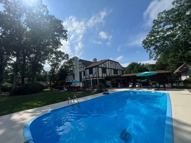 Mansion, Heated Pool - Toms River / Lakewood Area, NJ