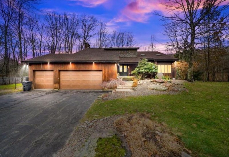 Falls Mansion, Indoor Pool & Mikvah - S Fallsburg, NY