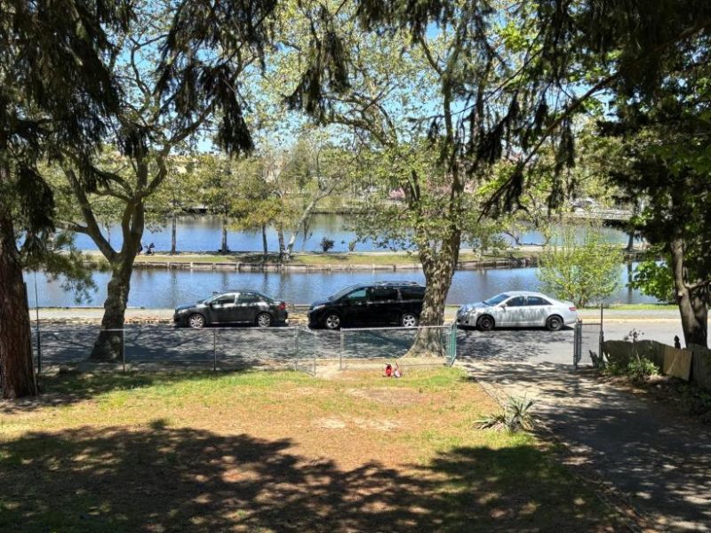 Lake Apt, Toys, Lake-view, - Central Lakewood, NJ
