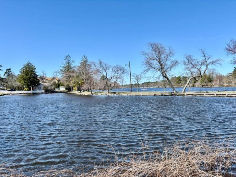 Lake Apt, Toys, Lake-view, - Central Lakewood, NJ