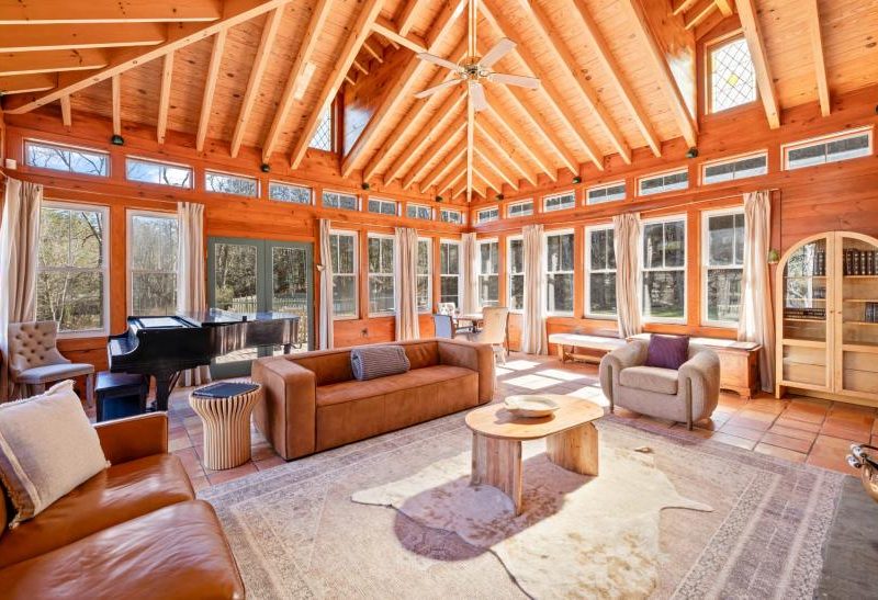 Hazel Mansion, Lake, Shul, 37 Acres - Poconos, PA