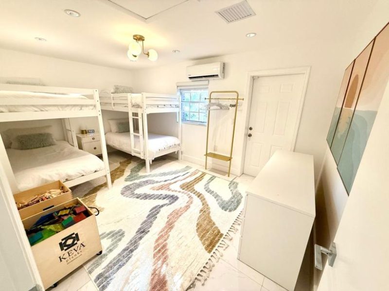 Calma Villa, Heated Pool - North Miami Beach, Florida