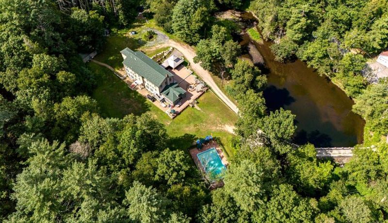 Hazel Mansion, Pool, Lake, Shul, 37 Acres - Poconos, PA