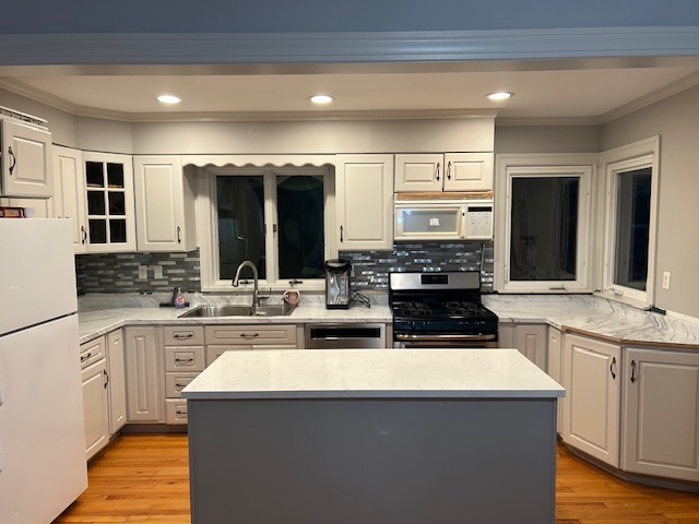 Balcony House - Chestnut Ridge, Monsey, NY