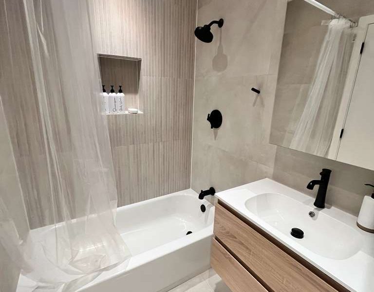 Silicon Villa, Waterfront, Lake - Hollywood, FL