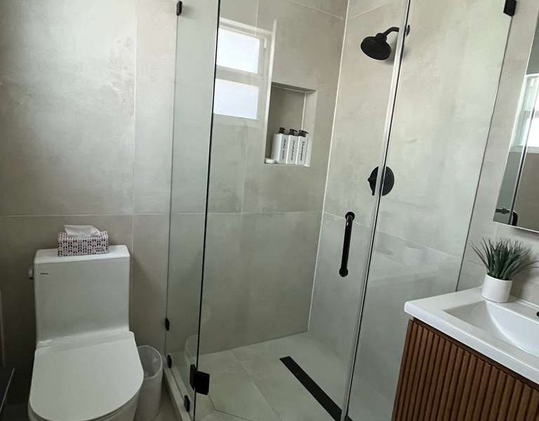 Silicon Villa, Waterfront, Lake - Hollywood, FL