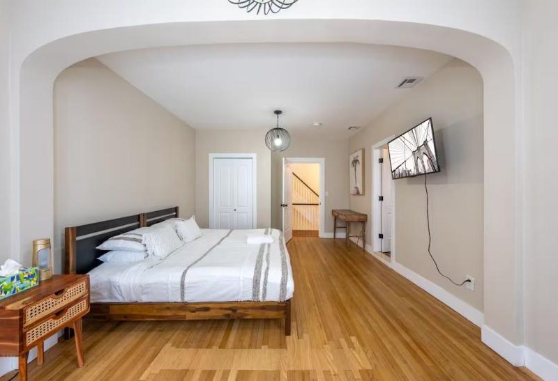 Gathering Grove, Heated Pool, Fire Place, Roselle, NJ