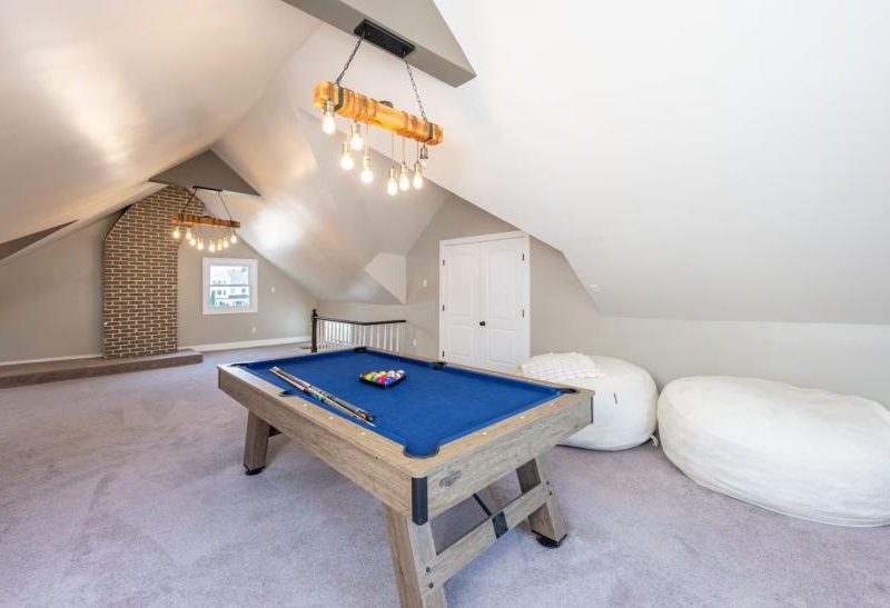 Gathering Grove, Heated Pool, Fire Place, Roselle, NJ