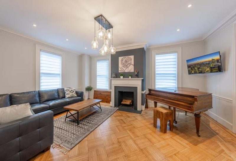 Gathering Grove, Heated Pool, Fire Place, Roselle, NJ