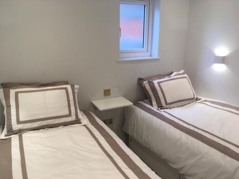 Holt Escape Apt - London, UK