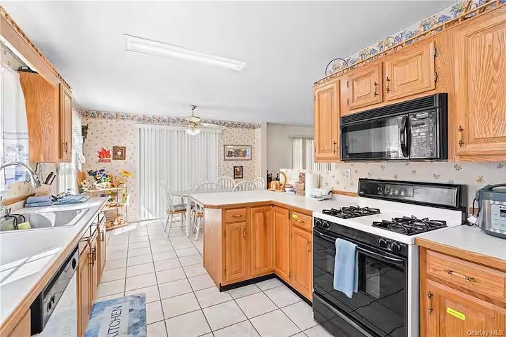 Paddle Villa, Lake View - Swan Lake, NY